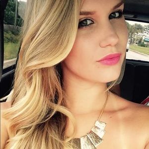 Meet your Posher, Samira